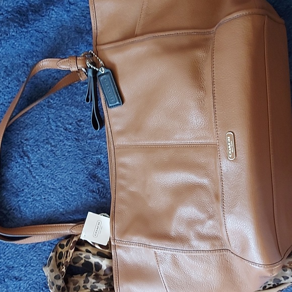 Coach Handbags - NWT Coach Park Leather Purse Tote F29898 Shoulder bag. Wristlet Wallet included.